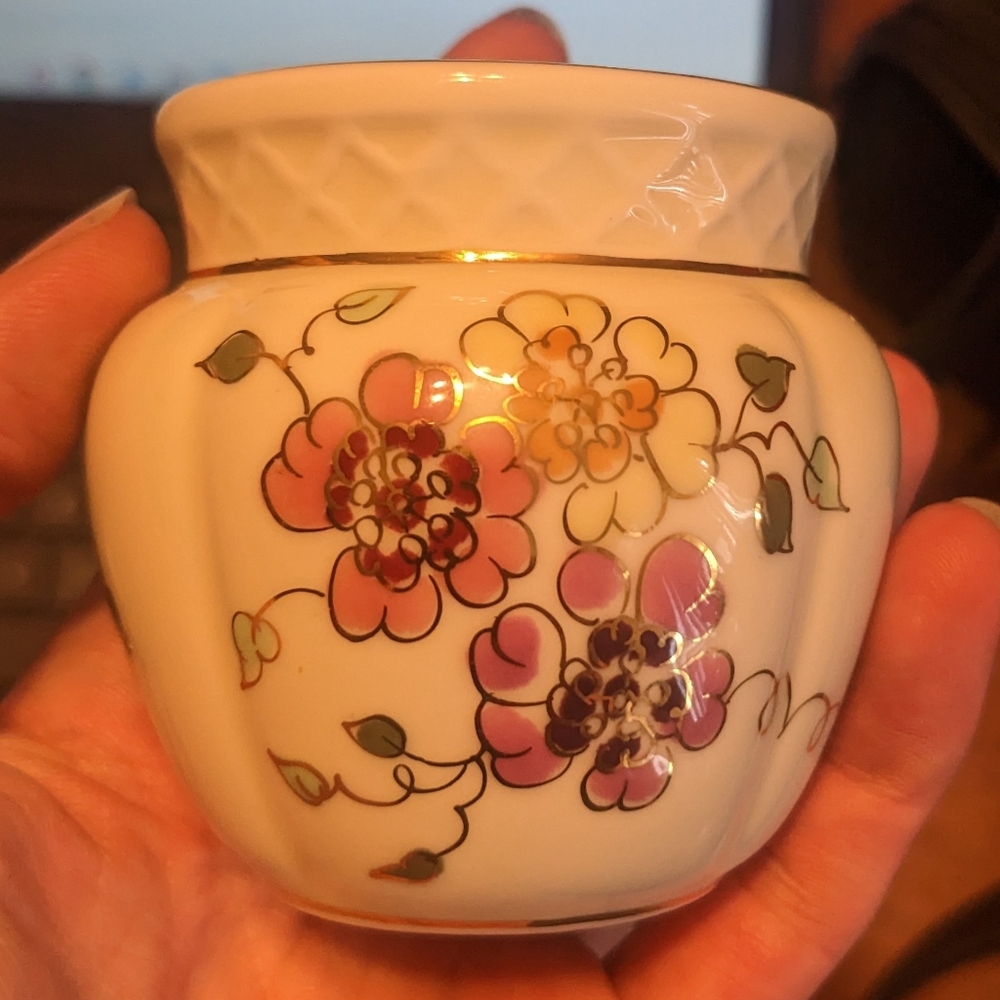 Vintage Zsolnay Pecs Hand painted Ceramic Miniature Vase/Cachet Pot